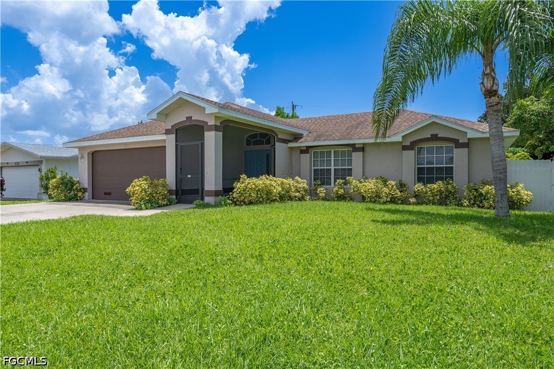 3 Bed SingleFamilyResidence for Sale in Cape Coral, photo 2
