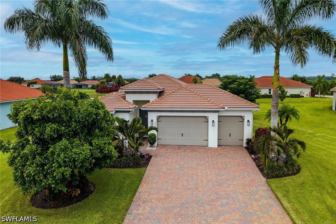 3 Bed Pool Home for Sale in Naples, photo 2