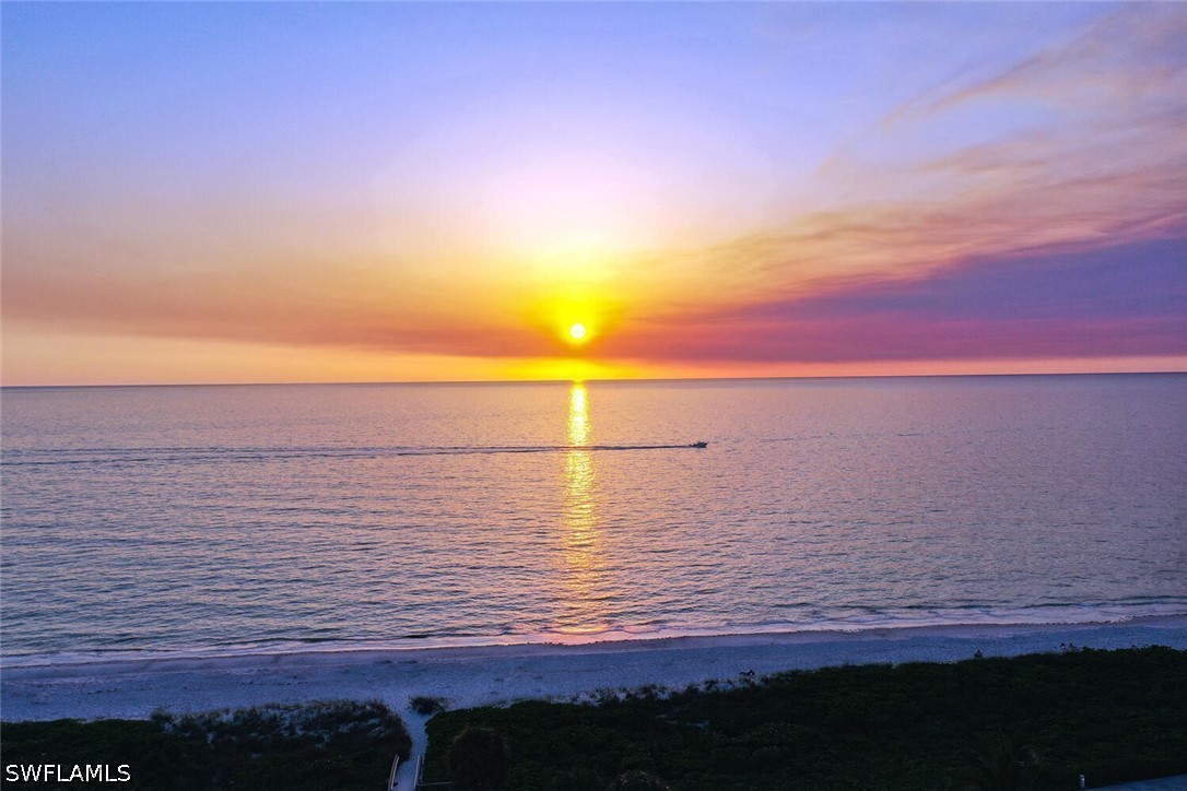 2 Bed Waterfront Home for Sale in Naples, photo 2