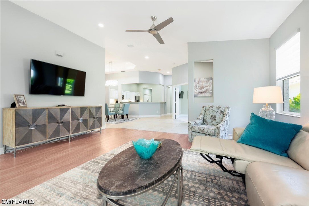 3 Bed Attached for Sale in Tarpon Cove, photo 2
