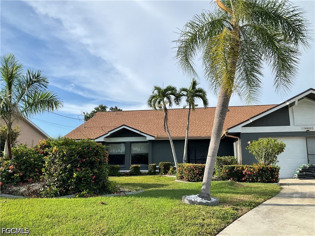 3 Bed Pool Home for Sale in Cape Coral, photo 2