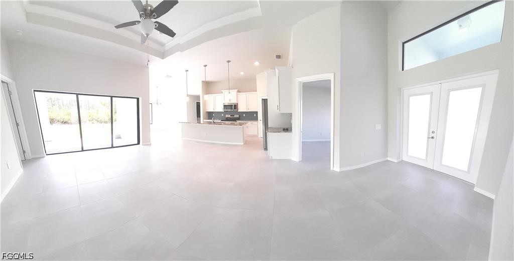 3 Bed SingleFamilyResidence for Sale in Cape Coral, photo 2