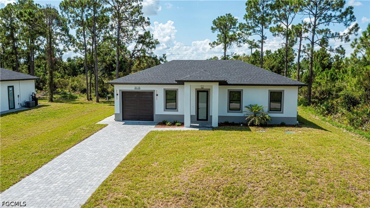3 Bed SingleFamilyResidence for Sale in Lehigh Acres, photo 2