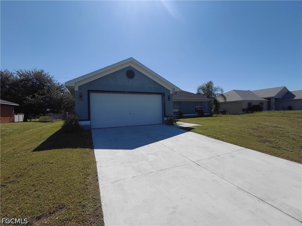 3 Bed Pool Home for Sale in Cape Coral, photo 2