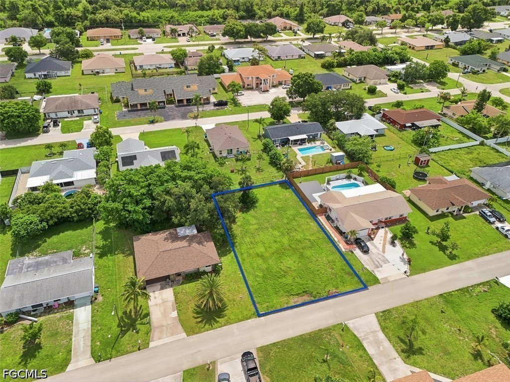 Residential for Sale in Cape Coral, photo 2