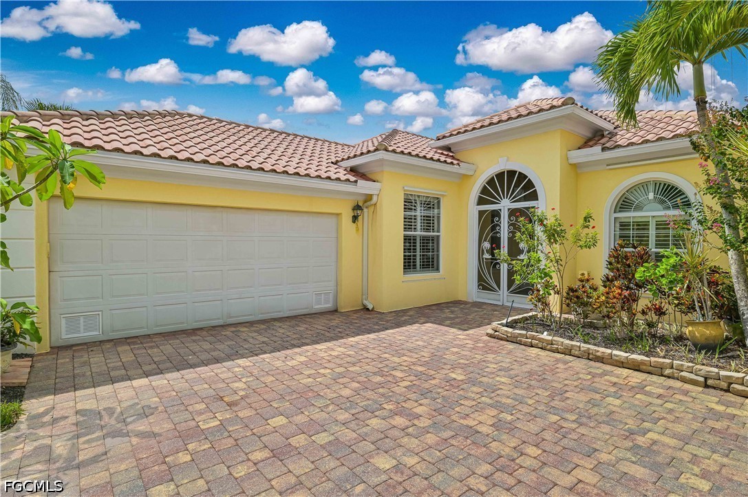 3 Bed Pool Home for Sale in Verona Walk, photo 2
