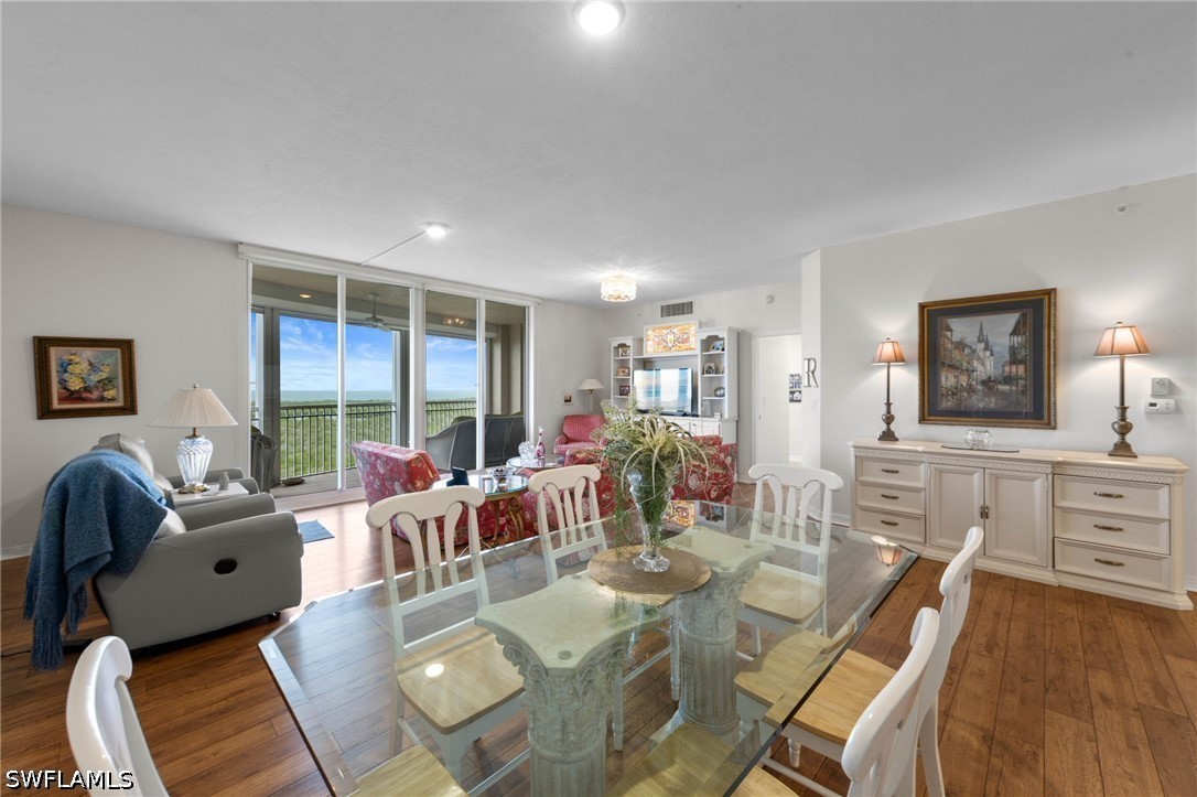2 Bed Waterfront Home for Sale in Naples, photo 2