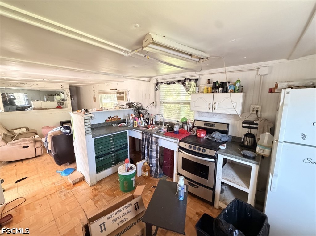 2 Bed ManufacturedHome for Sale in Fort Myers, photo 2