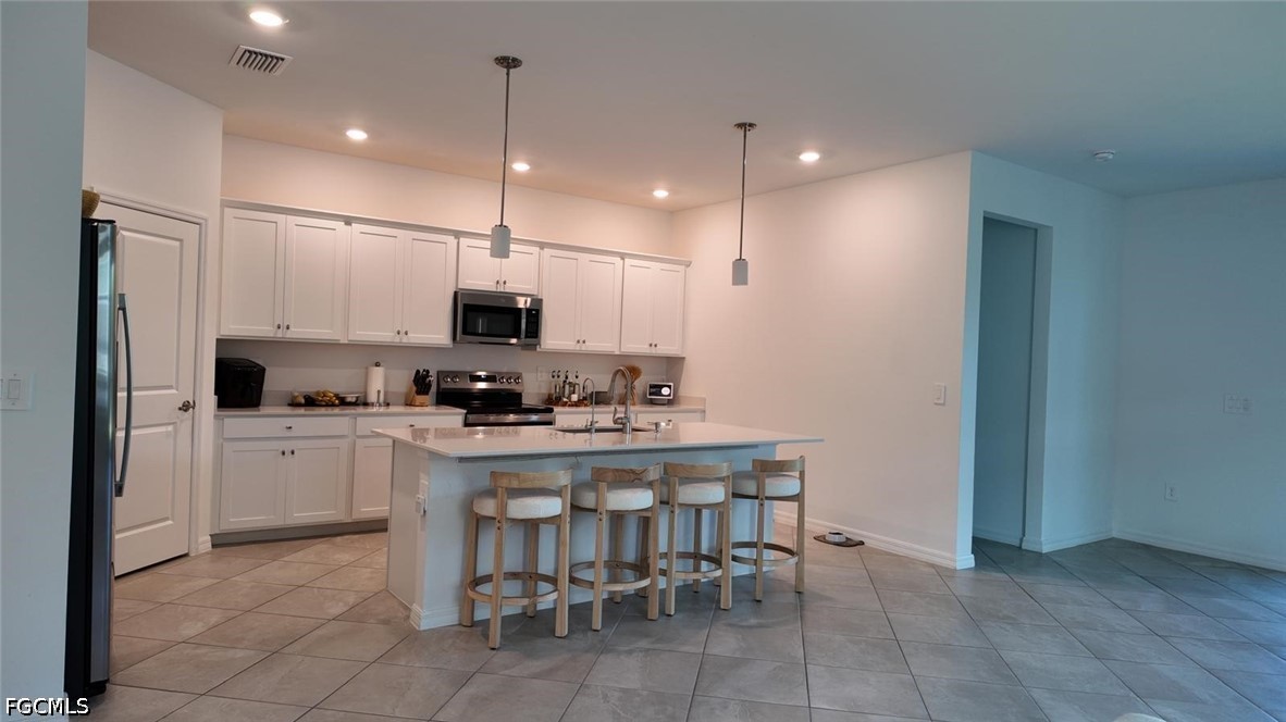 4 Bed SingleFamilyResidence for Sale in North Fort Myers, photo 2