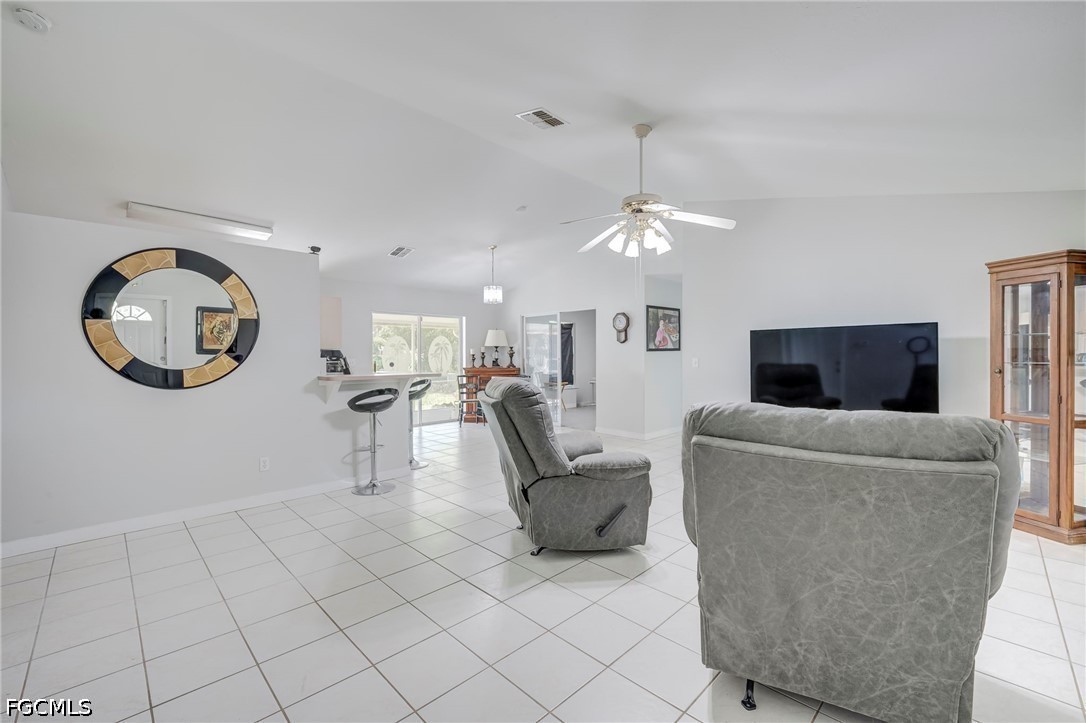 3 Bed SingleFamilyResidence for Sale in Lehigh Acres, photo 2
