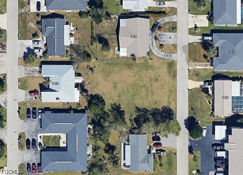 Residential for Sale in Cape Coral, photo 2