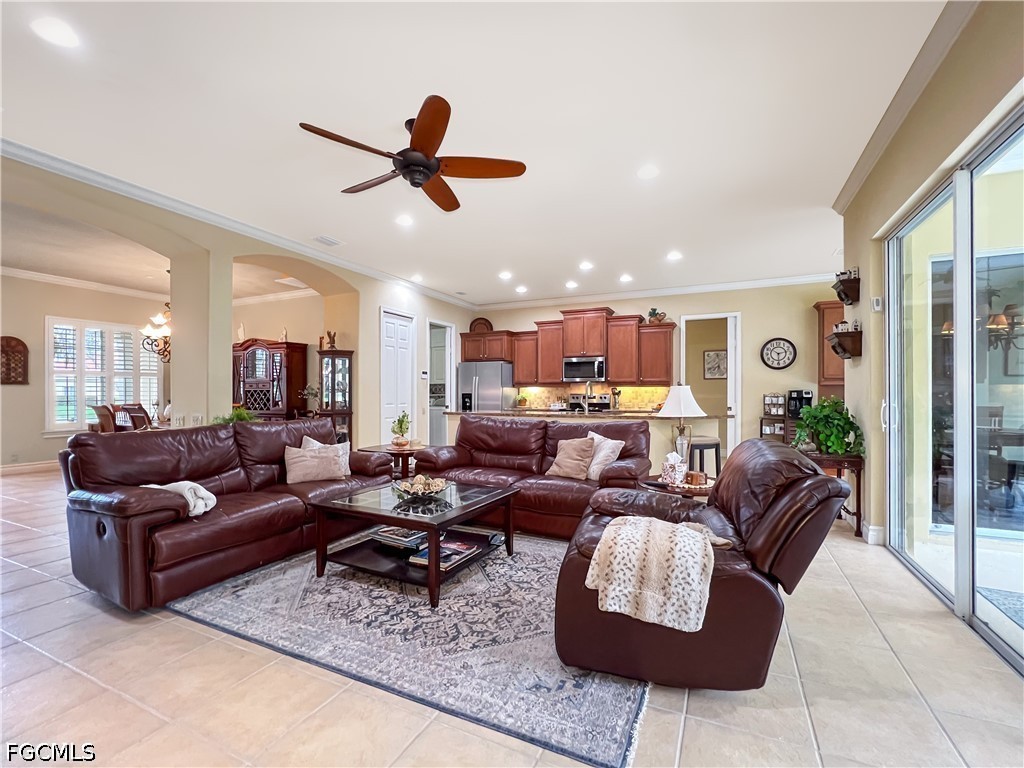 3 Bed SingleFamilyResidence for Sale in Shady Bend, photo 2