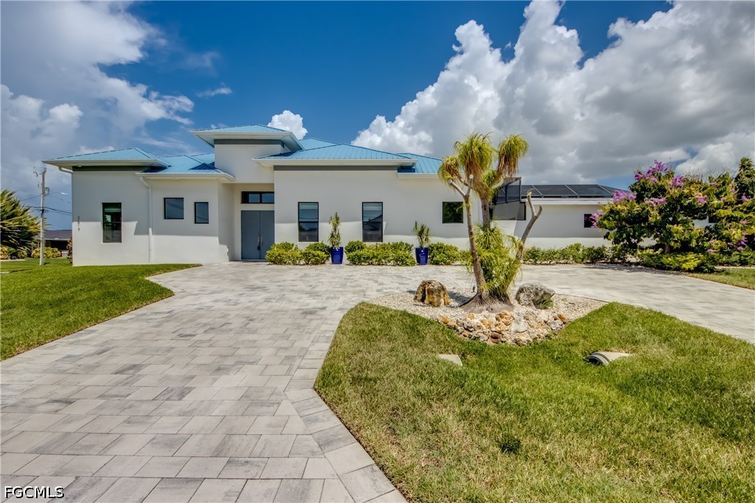 6 Bed Pool Home for Sale in Cape Coral, photo 2