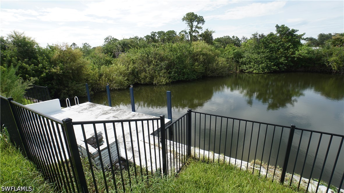2 Bed Pool Home for Sale in Cape Coral, photo 2