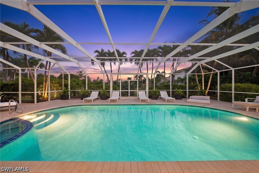 4 Bed Pool Home for Sale in Park Shore, photo 2