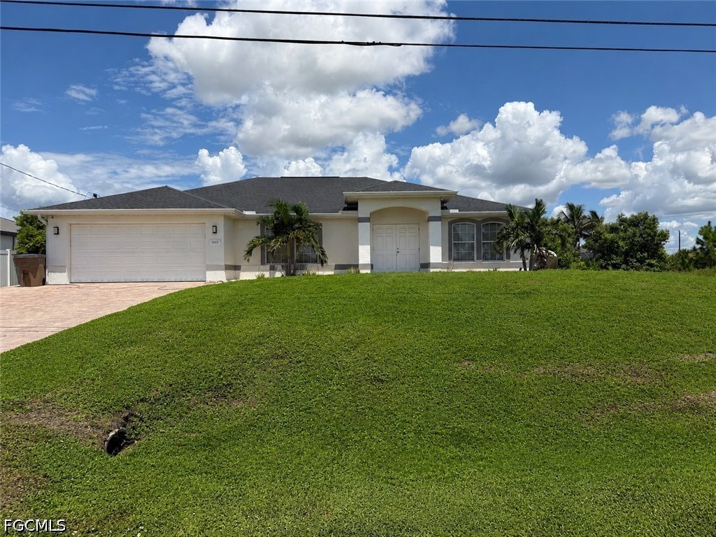 3 Bed Waterfront Home for Sale in Cape Coral, photo 2