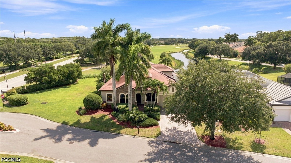 3 Bed Pool Home for Sale in Country Club, photo 2
