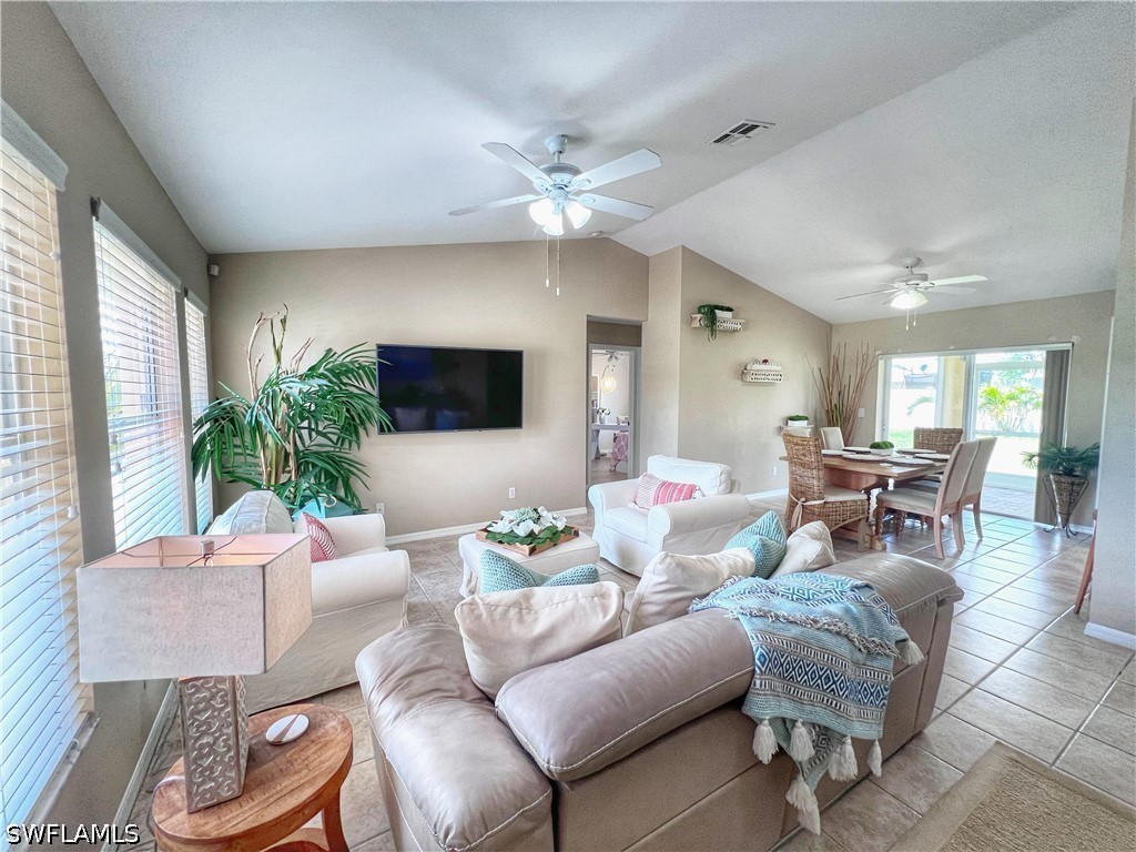 3 Bed SingleFamilyResidence for Sale in Cape Coral, photo 2