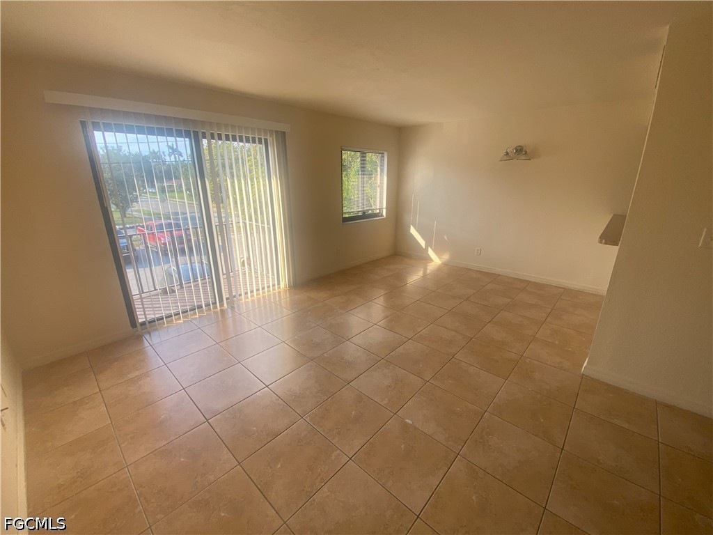 1 Bed Condominium for Sale in Fort Myers, photo 2