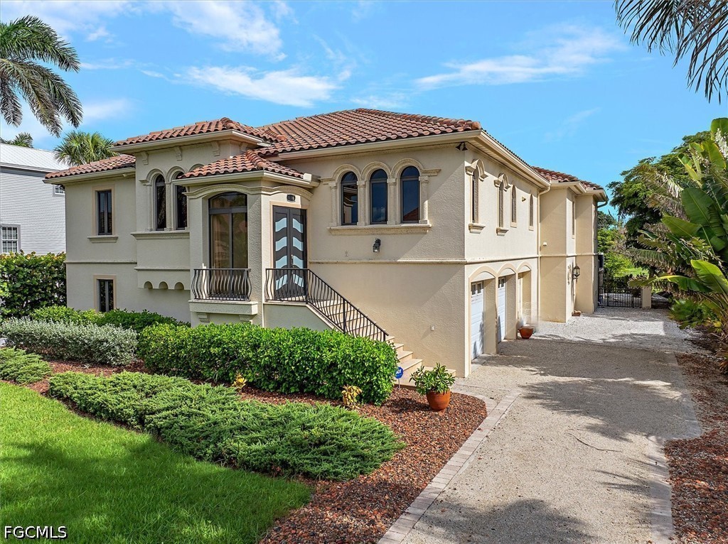 4 Bed Pool Home for Sale in Sanibel, photo 2
