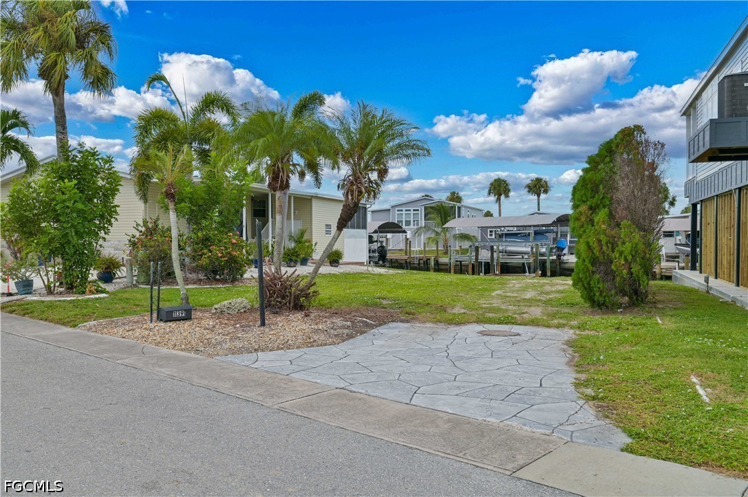 Waterfront Home for Sale in Bayside Estates, photo 2