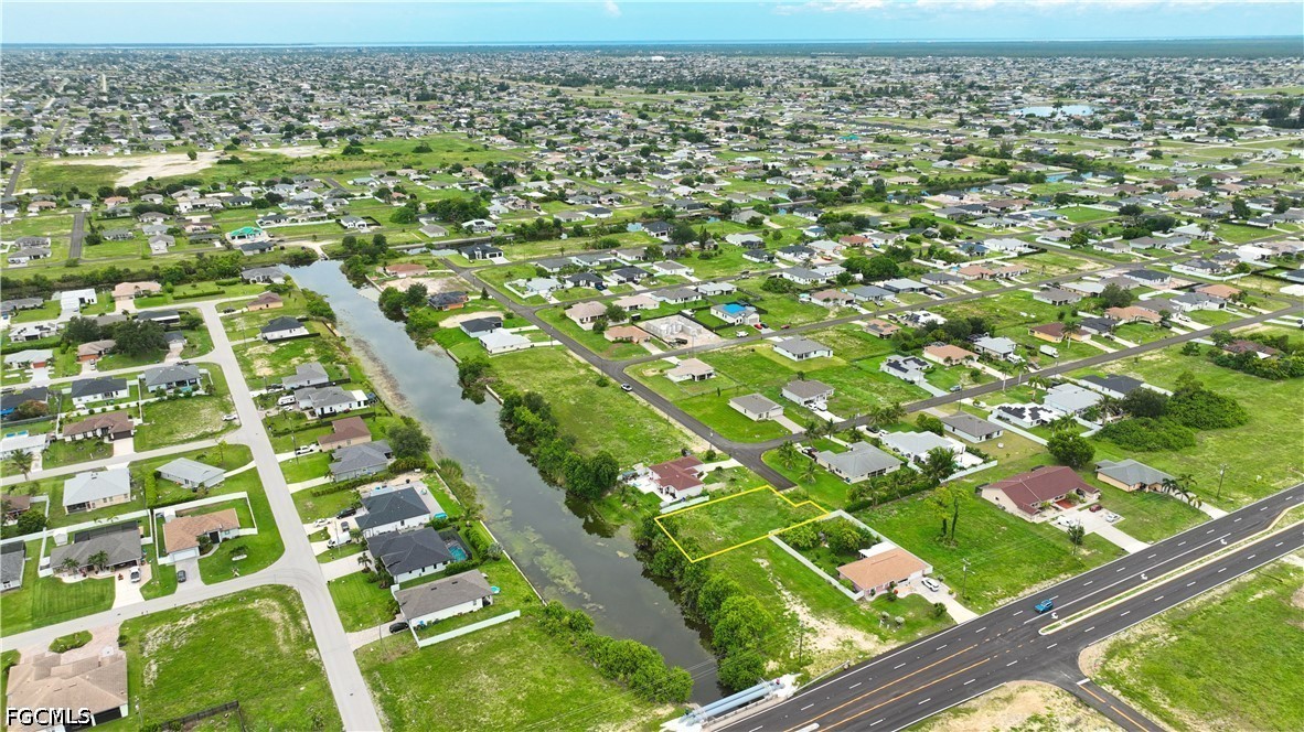 Waterfront Home for Sale in Cape Coral, photo 2