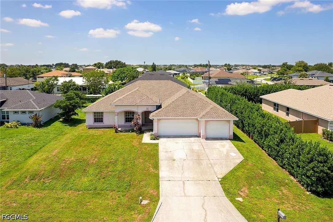 3 Bed SingleFamilyResidence for Sale in Cape Coral, photo 2
