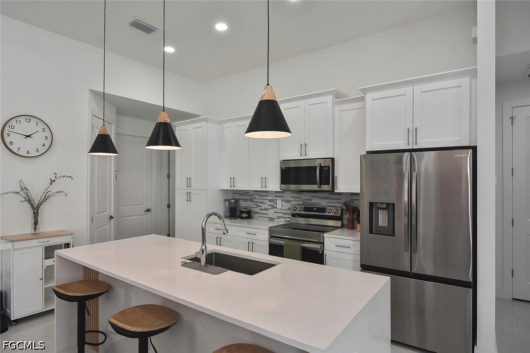 3 Bed Pool Home for Sale in Cape Coral, photo 2