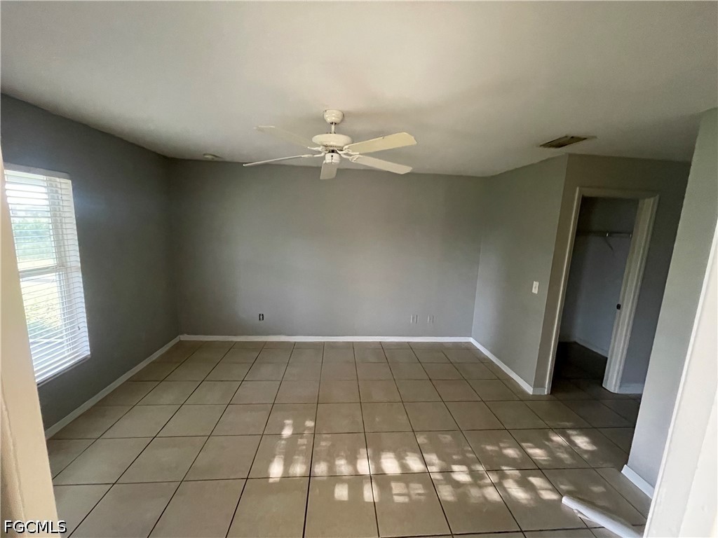 3 Bed SingleFamilyResidence for Sale in Cape Coral, photo 2