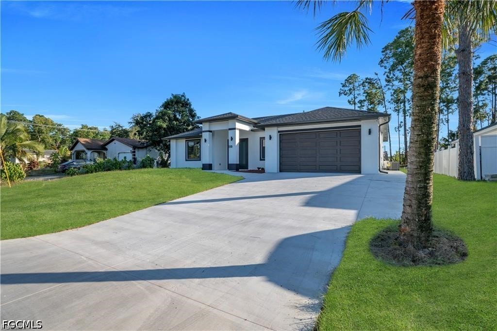 3 Bed SingleFamilyResidence for Sale in Lehigh Acres, photo 2