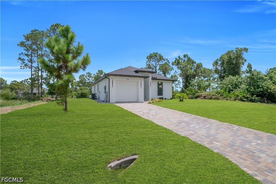 3 Bed SingleFamilyResidence for Sale in Lehigh Acres, photo 2