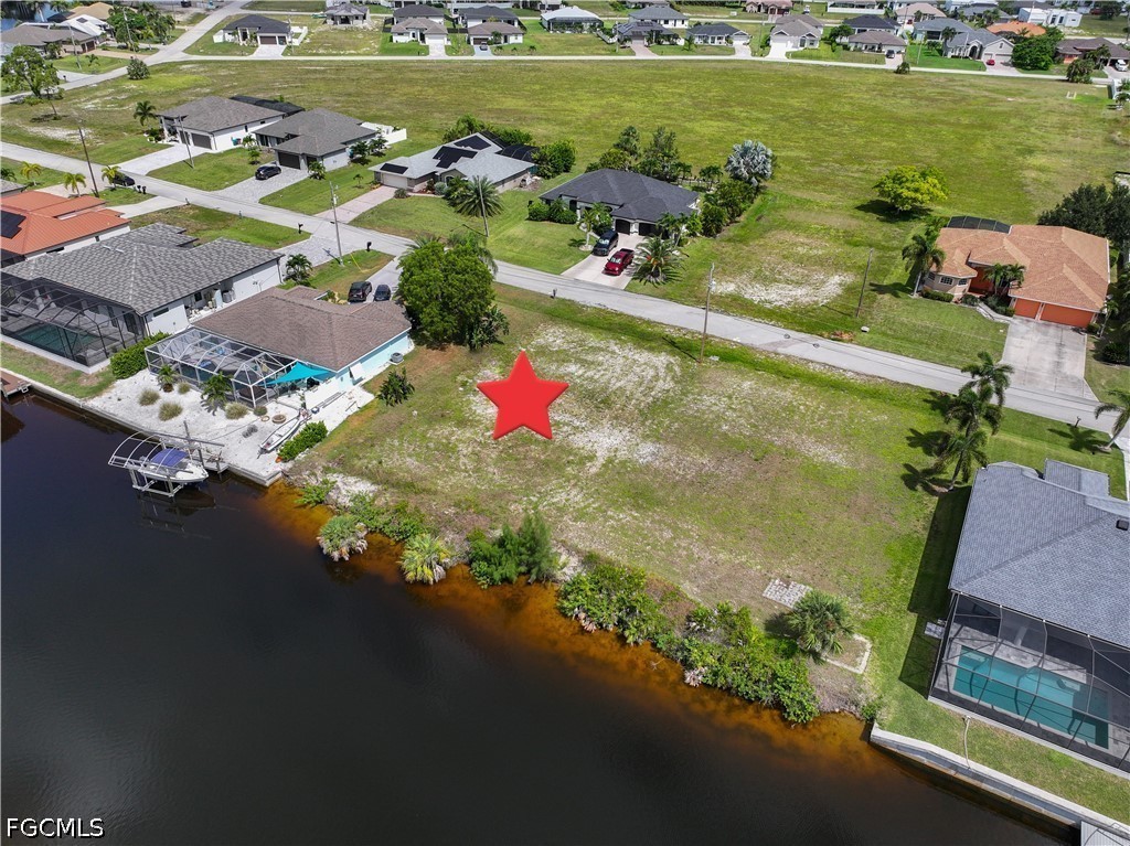 Waterfront Home for Sale in Cape Coral, photo 2