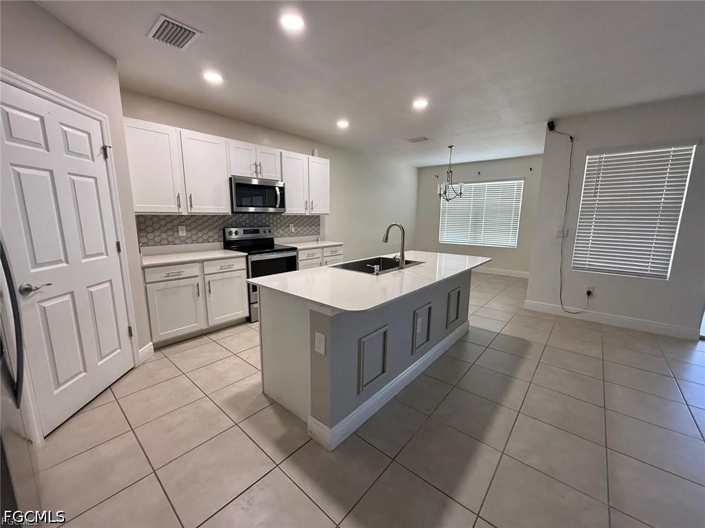 4 Bed SingleFamilyResidence for Sale in Cape Coral, photo 2