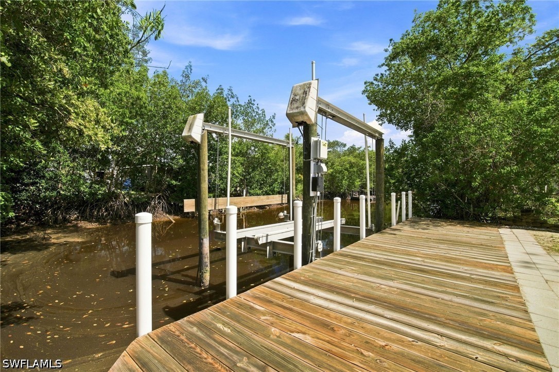 Waterfront Home for Sale in Plantation Island, photo 2