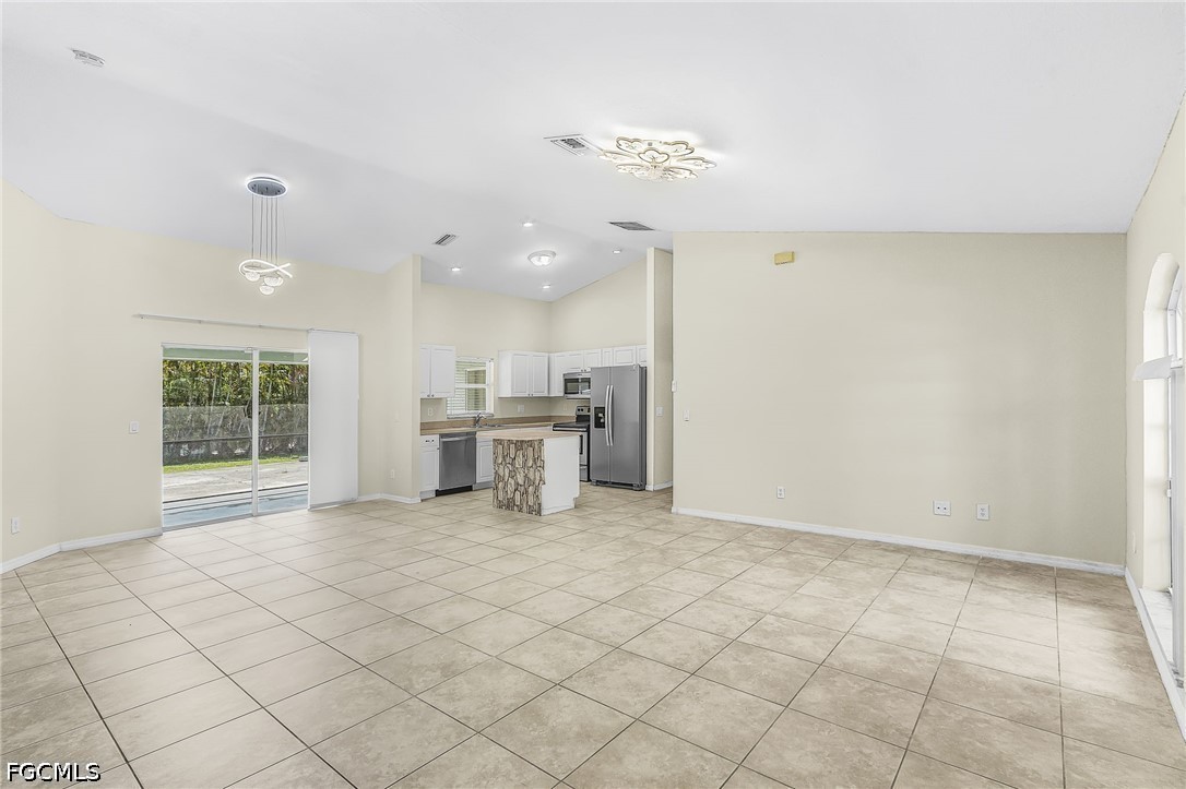 4 Bed SingleFamilyResidence for Sale in Cape Coral, photo 2
