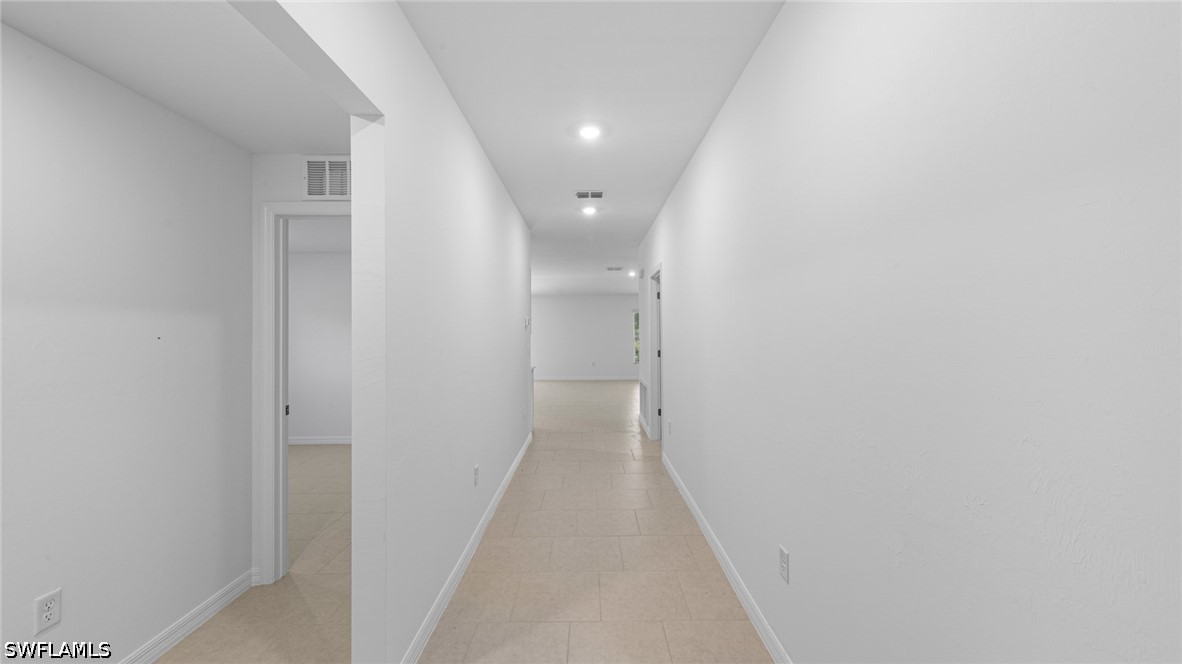 4 Bed SingleFamilyResidence for Sale in Savanna Lakes, photo 2