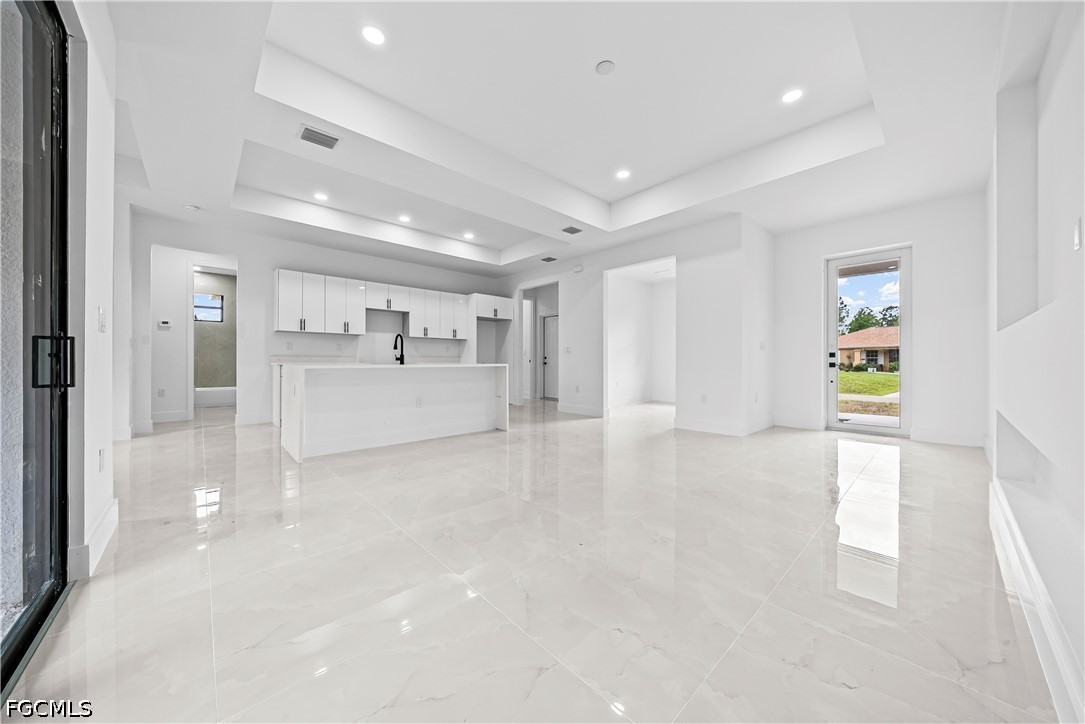 3 Bed SingleFamilyResidence for Sale in Lehigh Acres, photo 2