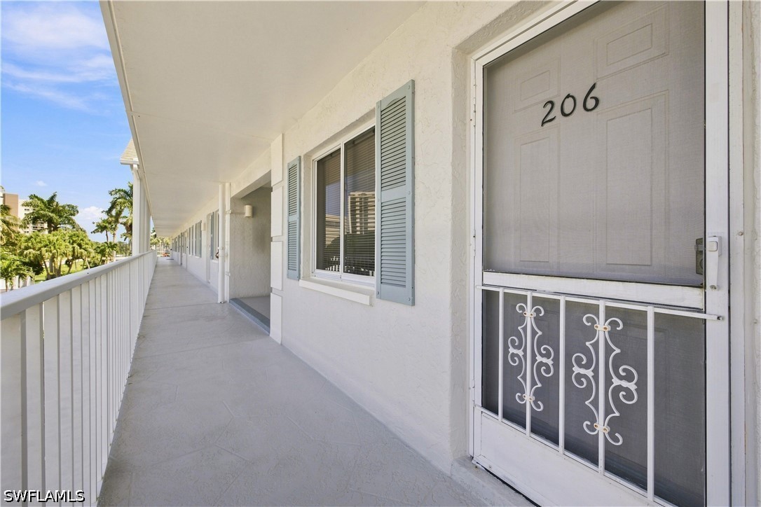 2 Bed Waterfront Home for Sale in Naples, photo 2