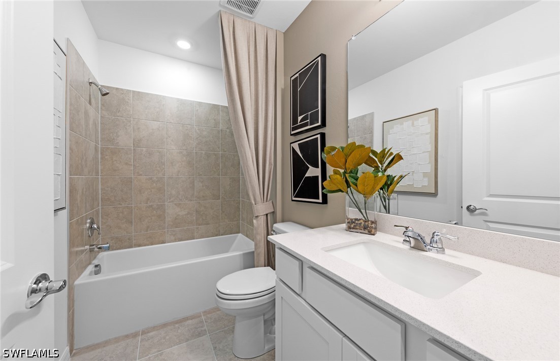 4 Bed SingleFamilyResidence for Sale in Whispering Lakes, photo 2