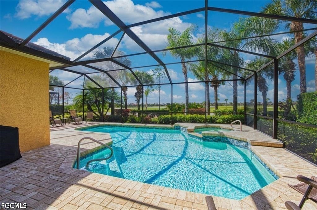 3 Bed Pool Home for Sale in Fort Myers, photo 2