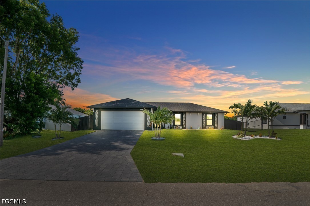 3 Bed Pool Home for Sale in Cape Coral, photo 2
