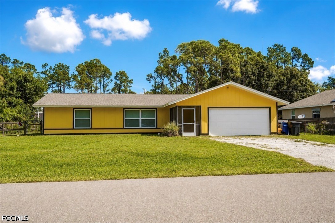 3 Bed SingleFamilyResidence for Sale in Lehigh Acres, photo 2