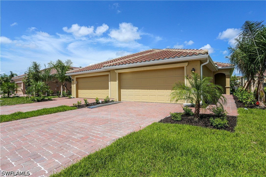 2 Bed Waterfront Home for Sale in Naples, photo 2