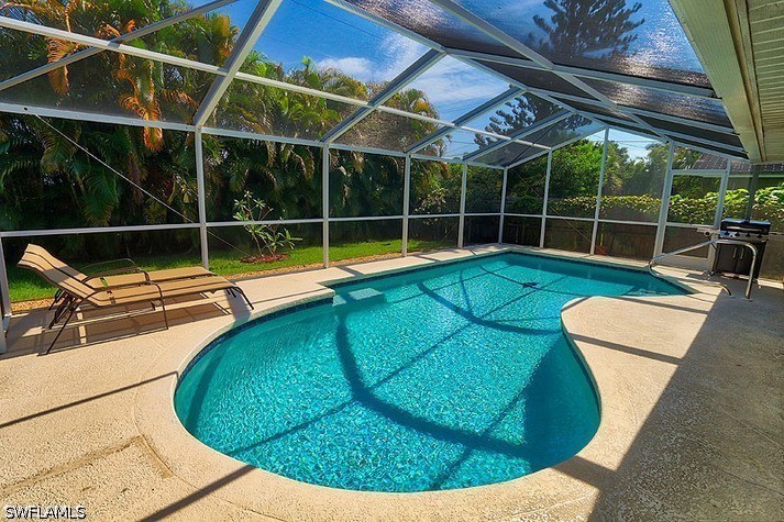 3 Bed Pool Home for Sale in Naples Park, photo 2