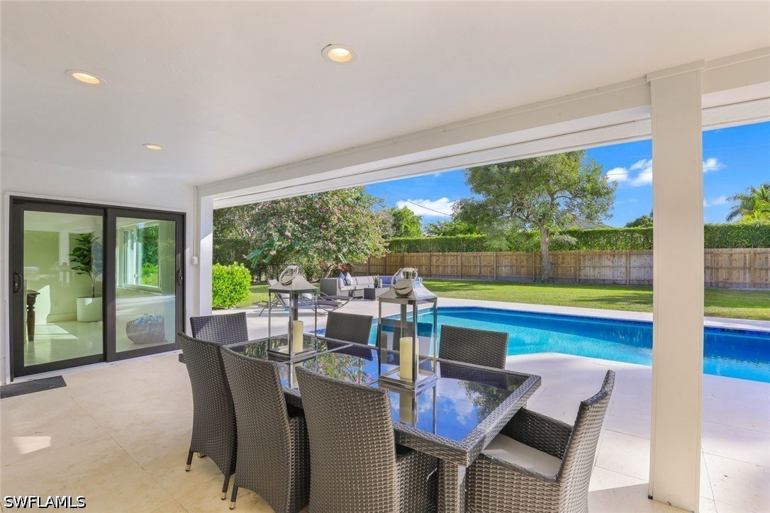 3 Bed Pool Home for Sale in Moorings, photo 2