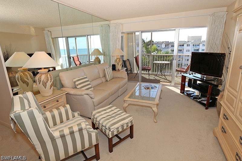 2 Bed Waterfront Home for Sale in Naples, photo 2