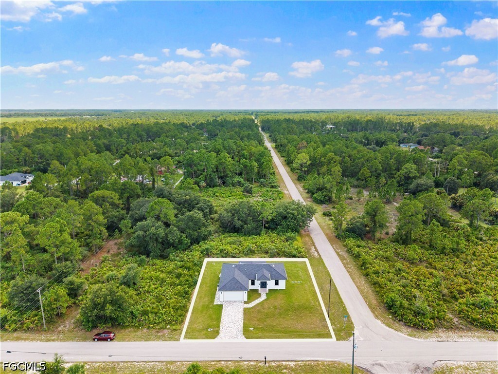 3 Bed SingleFamilyResidence for Sale in Lehigh Acres, photo 2