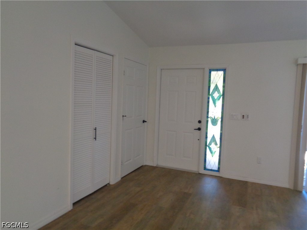 3 Bed SingleFamilyResidence for Sale in Royal Woods, photo 2