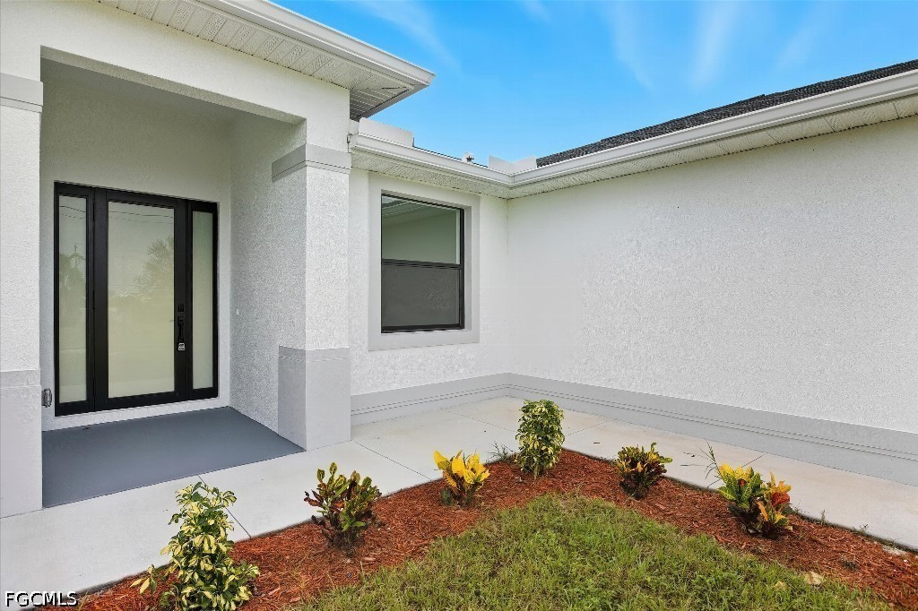 3 Bed SingleFamilyResidence for Sale in Cape Coral, photo 2