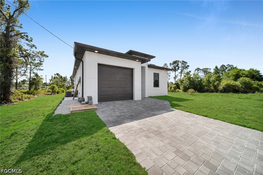 3 Bed SingleFamilyResidence for Sale in Lehigh Acres, photo 2
